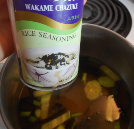 add wakame flakes to miso soybean dashi