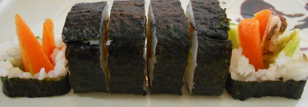 futomaki roll cut