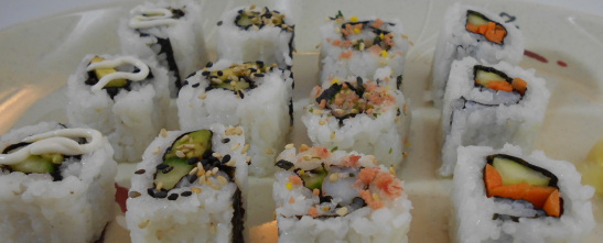 maki rolls uramaki rice on outside of roll